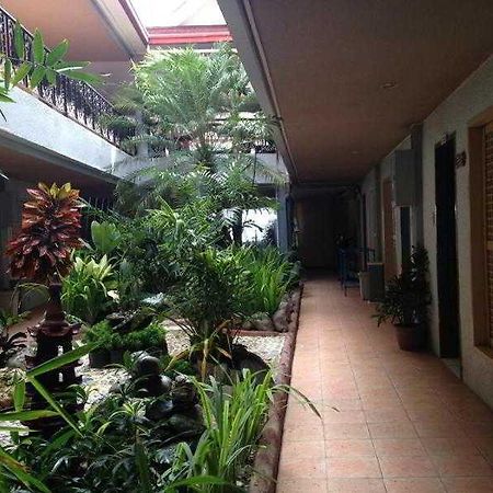 Queen\'S Beach Resort Manoc-Manoc Exterior photo