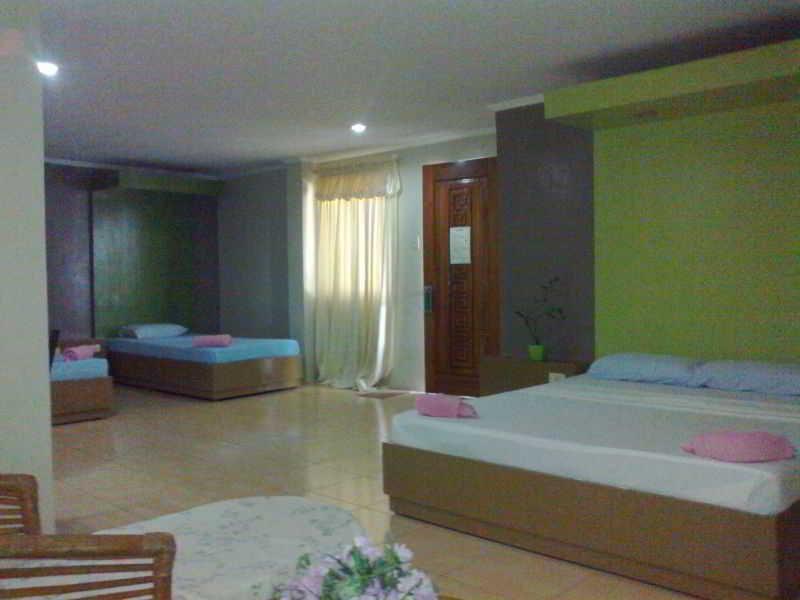 Queen\'S Beach Resort Manoc-Manoc Exterior photo