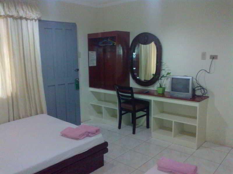 Queen\'S Beach Resort Manoc-Manoc Exterior photo