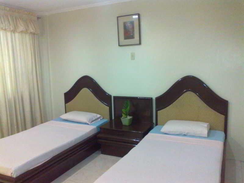 Queen\'S Beach Resort Manoc-Manoc Exterior photo