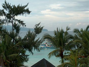Queen\'S Beach Resort Manoc-Manoc Exterior photo