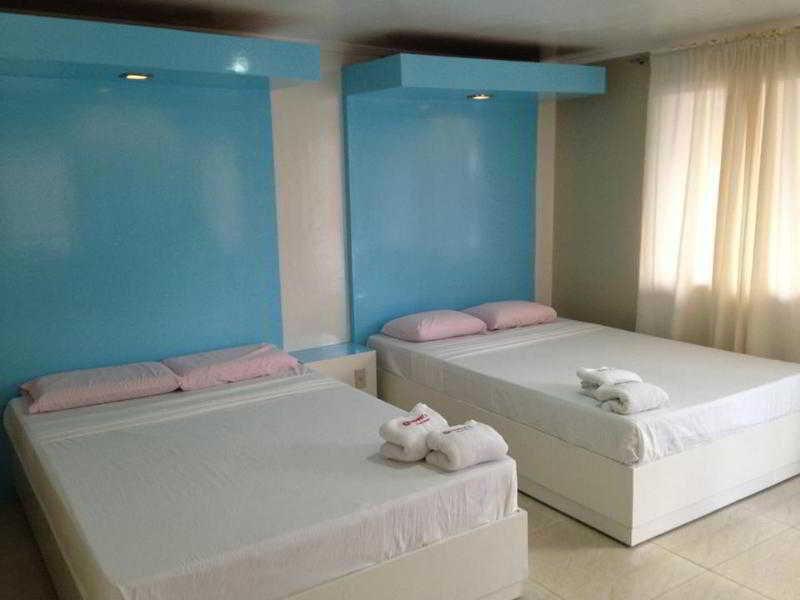 Queen\'S Beach Resort Manoc-Manoc Exterior photo