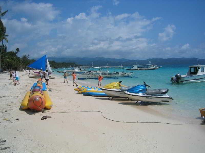 Queen\'S Beach Resort Manoc-Manoc Exterior photo