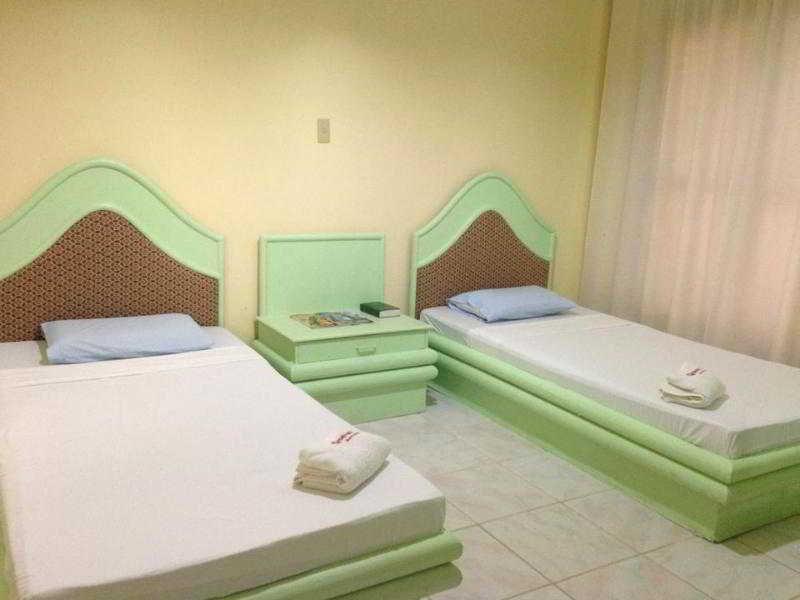 Queen\'S Beach Resort Manoc-Manoc Exterior photo